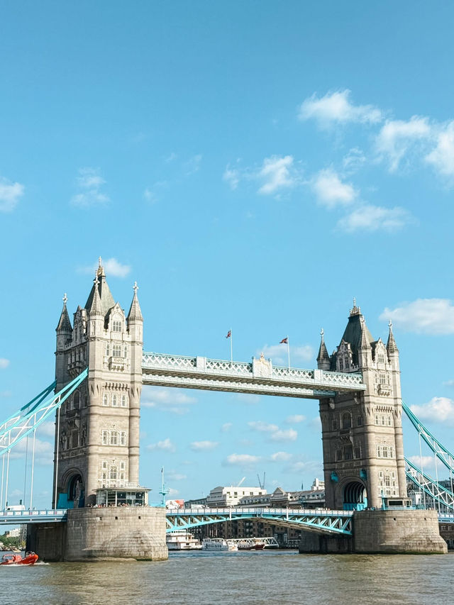 初めてのロンドンブリッジ、感動しました！🌉🇬🇧