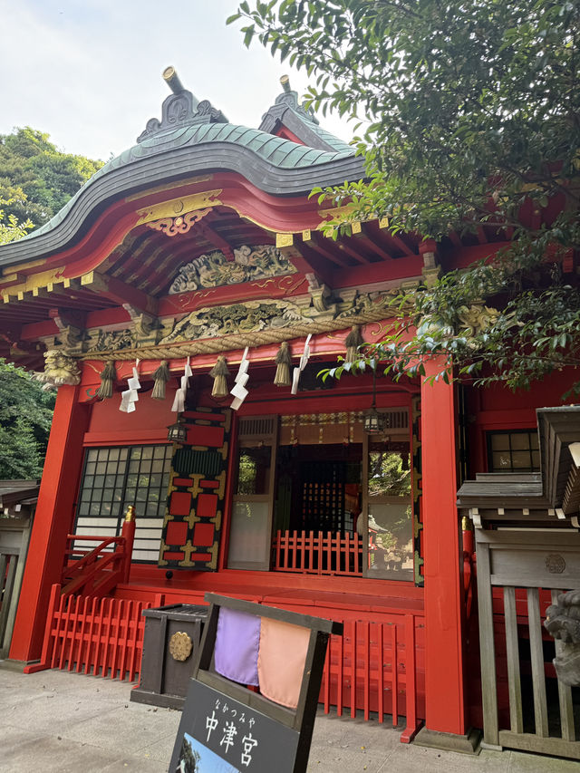 華やかな朱塗りに癒される⛩江島神社・中津宮で美しい時間を🌸