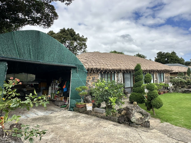 🏡一腳踏進濟州古代生活現場！《城邑民俗村》：這不只是村落，是一座活著的歷史博物館！🌾⛰️