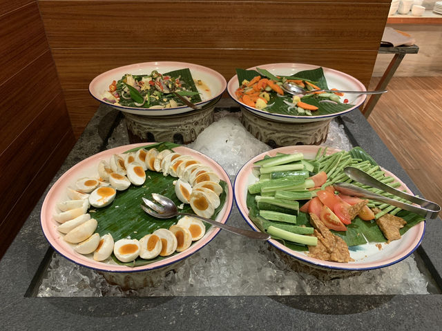 🍽️ Diverse Flavors at Makan Kitchen, DoubleTree by Hilton JB