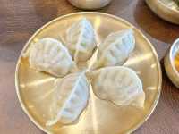 🍜 濟州機場旁的暖胃好味道：소길국수刀削麵店，大推！