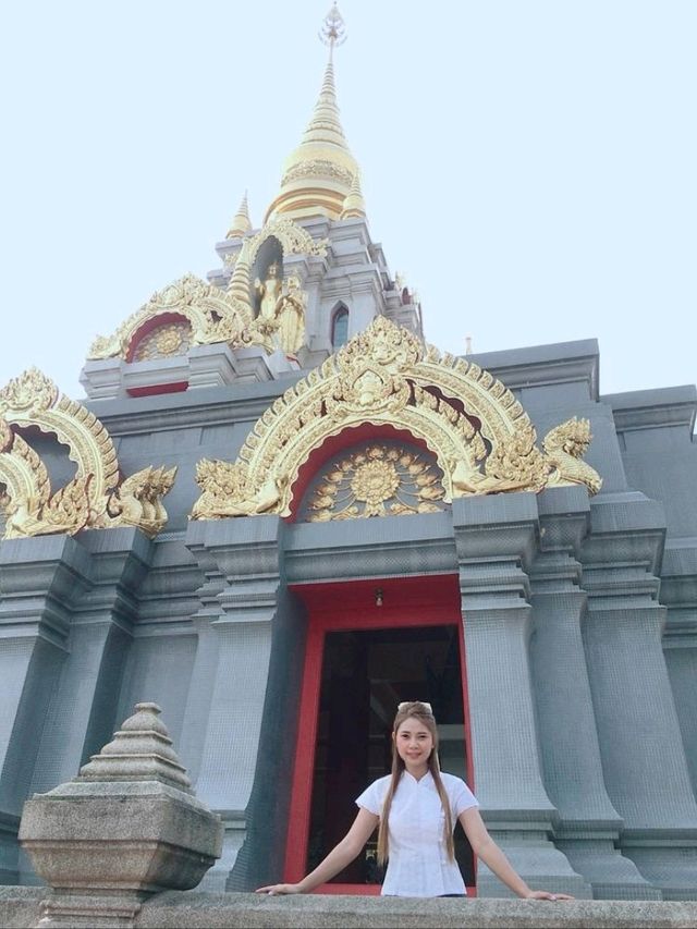 พระบรมธาตุศรีนครินทราสถิตย์มหาสันติคีรี แม่สลอง