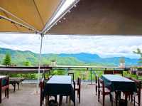 ร้านพิซซ่าท่ามกลางวิวภูเขา
