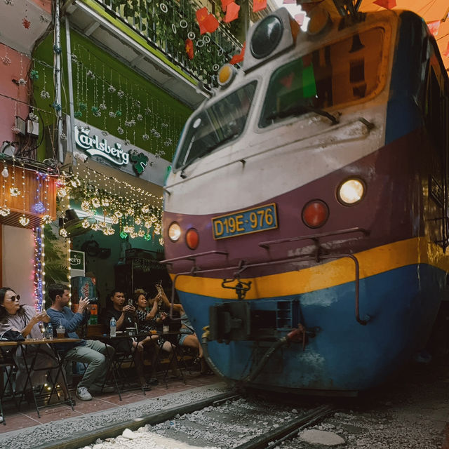 Hanoi Train Street- Vietnam 🇻🇳