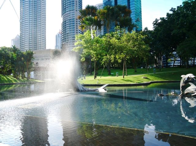 🌳 : KLCC Park เที่ยวกัวลาลัมเปอร์ มาเลเซีย
