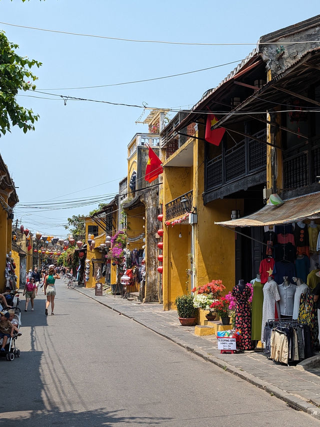 Hoi An by Day: Vietnam's Living Postcard! 🌞🎨