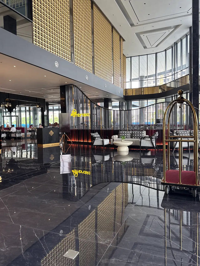 Batam’s New Luxury Landmark—Grand Mercure Style