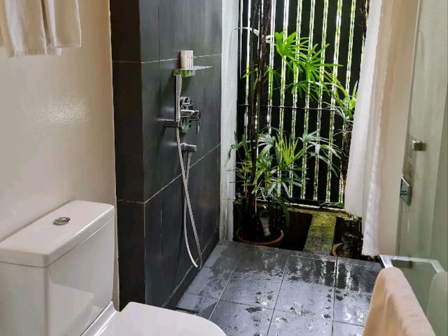 Minimalism, Light & Quiet Moments – A Hidden Gem Stay at Lloyd’s Inn Singapore