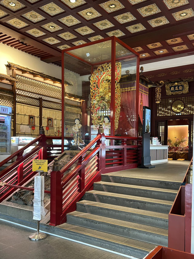 🛕 Buddha Tooth Relic Temple – สงบใจกลางไชน่าทาวน์