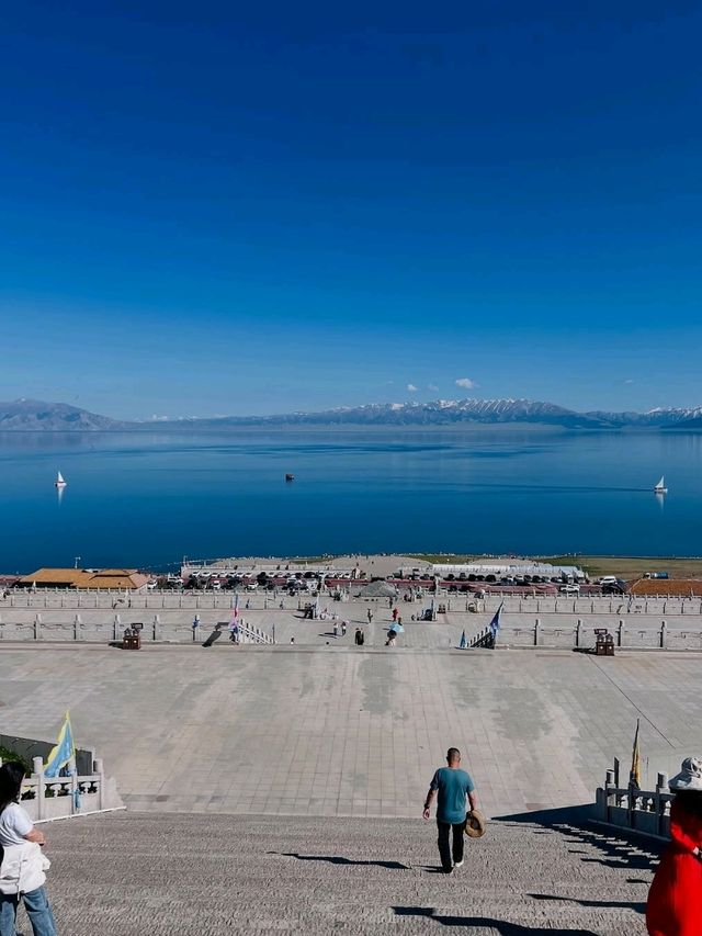 Sayram Lake in Xinjiang, Blue Water and Pure Chill
