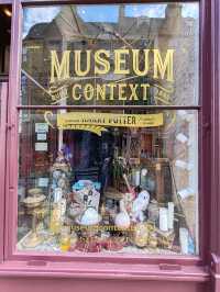 Discovering Victoria Street: Edinburgh's Colorful Fairytale