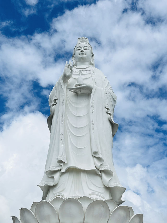 🙏 Linh Ung Pagoda’s Giant Lady Buddha Watches Over All of Da Nang