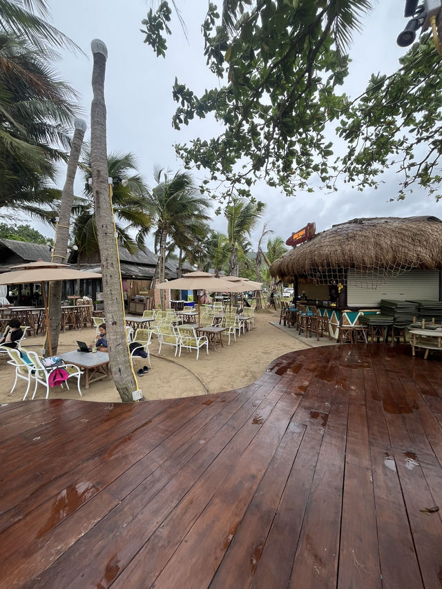 Halehala…จิบเบียร์เย็นๆ ริมหาดเจ้าหลาว 🌊🍻