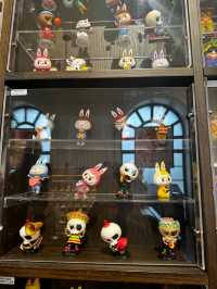 “Pop Land Beijing: Pop Mart Icons in a Lively Park of Collectible Dreams”