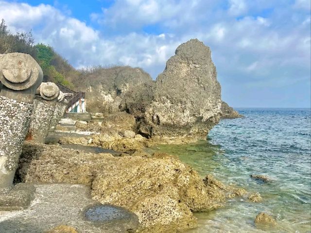 🌊 小琉球地標打卡｜花瓶岩 Vase Rock，一秒認出的奇岩守門員！