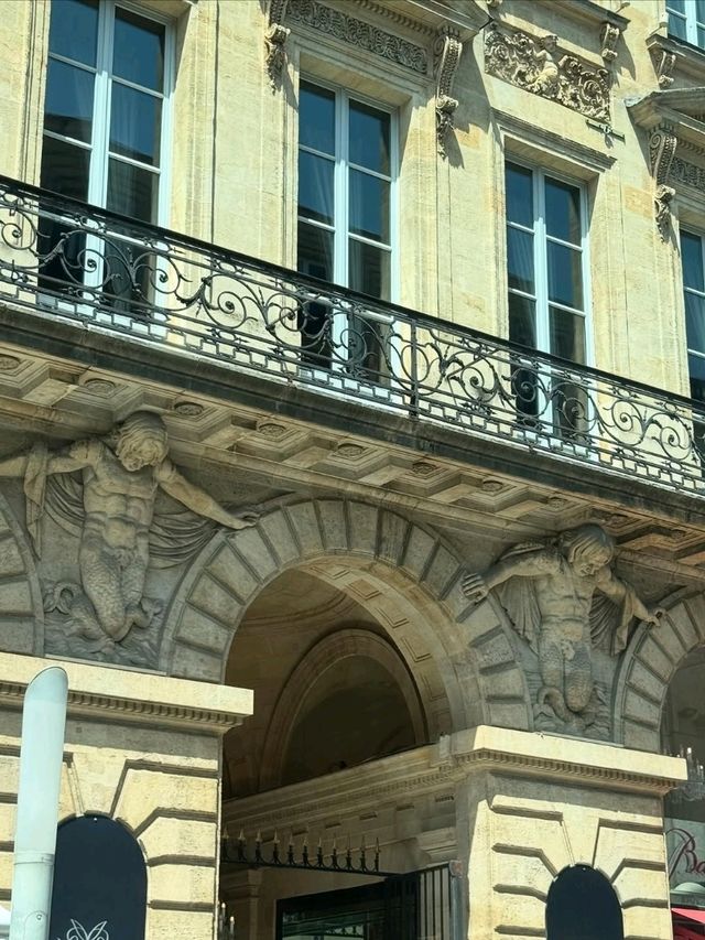 🍷🏛️ Bordeaux: A Timeless Blend of Wine, Elegance & Riverfront Charm