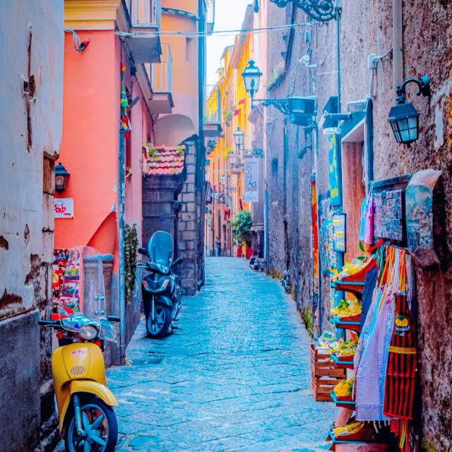 カラフルな街】ナポリ🇮🇹 | Trip.com ナポリ