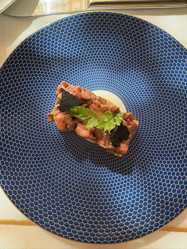 上海浦東麗思卡爾頓酒店 52 樓下午茶，高空之上的優雅食光