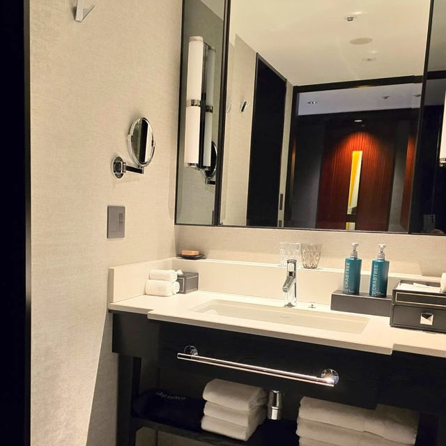 🌆 Hilton Yokohama – Modern Luxury by the Bay 🌊✨ 🌆 Hilton Yokohama – Modern Luxury by the Bay 🌊✨
