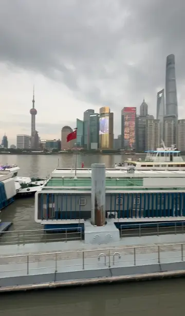 🌉 The Bund, Shanghai – Riverside Walk After the Rain 