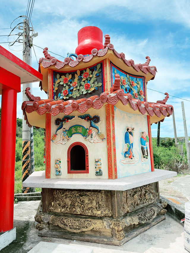 綠島溫泉土地公|溫泉靈脈的守護神,在蒸騰熱氣裡靜候人間祈願 綠島溫泉土地公|溫泉靈脈的守護神,在蒸騰熱氣裡靜候人間祈願