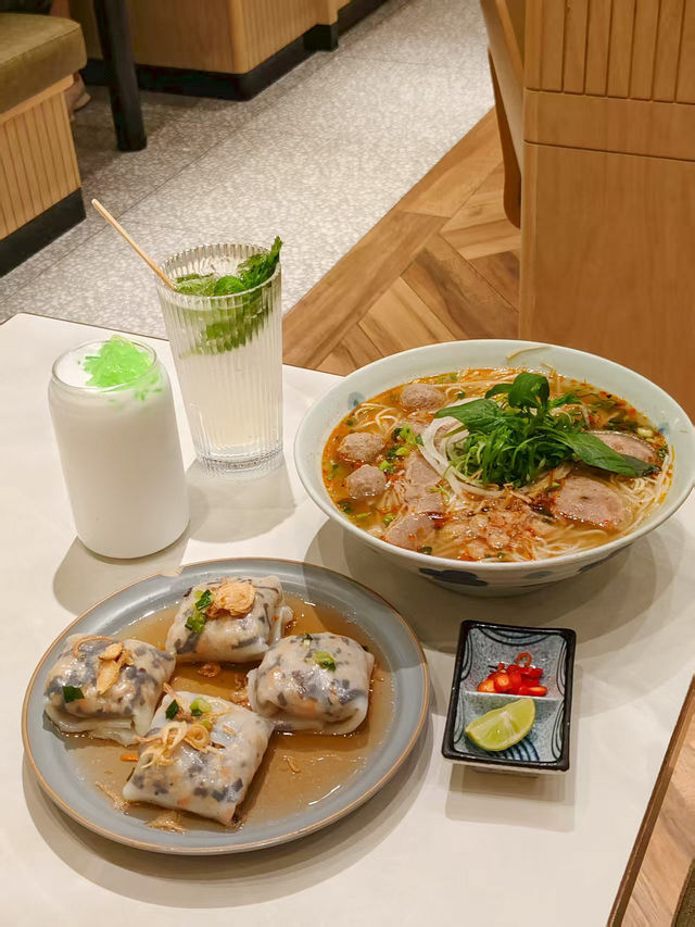 灣仔。西貢街頭。檬粉、濱海都好吃！