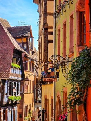 Enchanting Riquewihr: A Timeless Alsatian Gem ✨