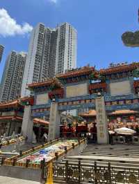 香港｜黃大仙祠——在高樓與綠瓦之間，聽見香火與水聲交織的城市靜心所 ⛩️🌿