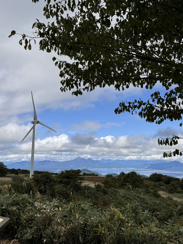 33基の風力発電が並ぶ風と絶景の公園  33基の風力発電が並ぶ風と絶景の公園