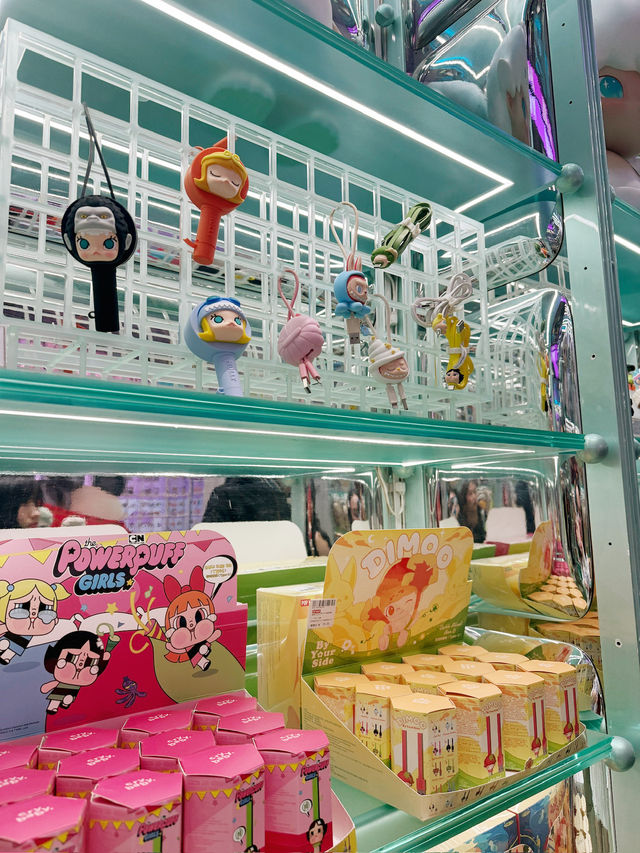 Pop Mart Shanghai (ถนน Nanjing) 
