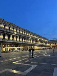 ✨ベネチアの夜景：月と灯りが映す水の都のロマン✨