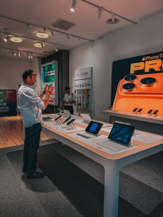 Надежный центр связи для туристов — магазин Maxis в торговом центре The Gardens Mall