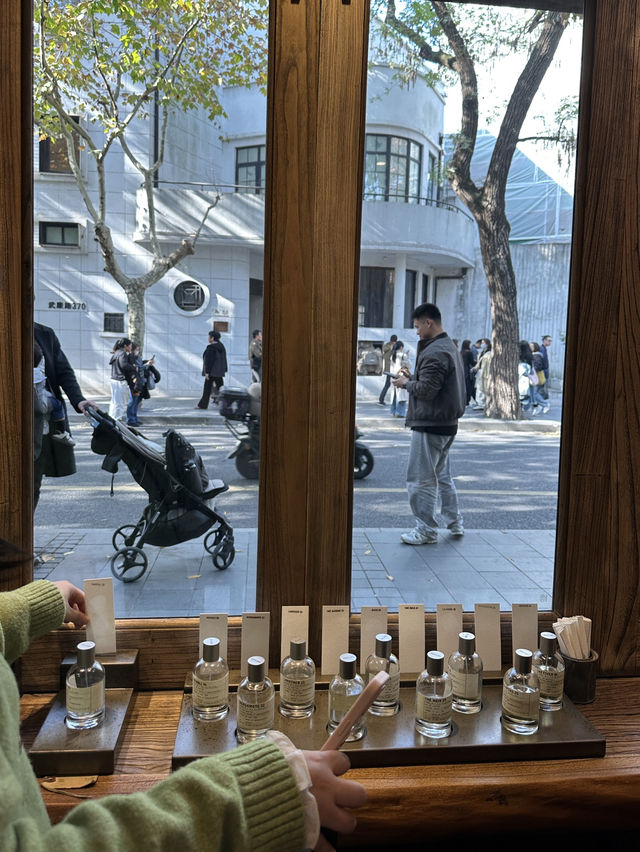 🌿上海武康路 Le Labo|隱身梧桐街區的香氣據點 🌿上海武康路 Le Labo|隱身梧桐街區的香氣據點
