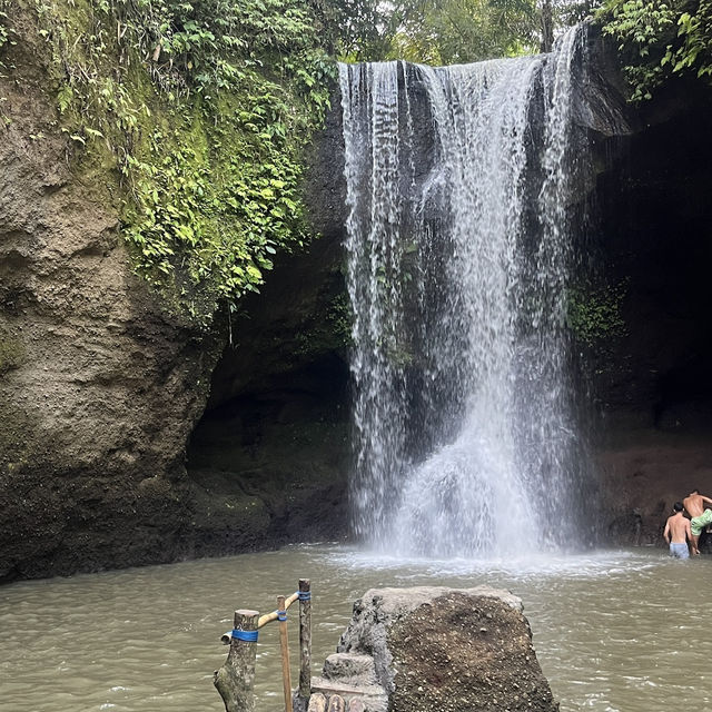 💦 Discover the Beauty of Suwat Waterfall! 🌿✨