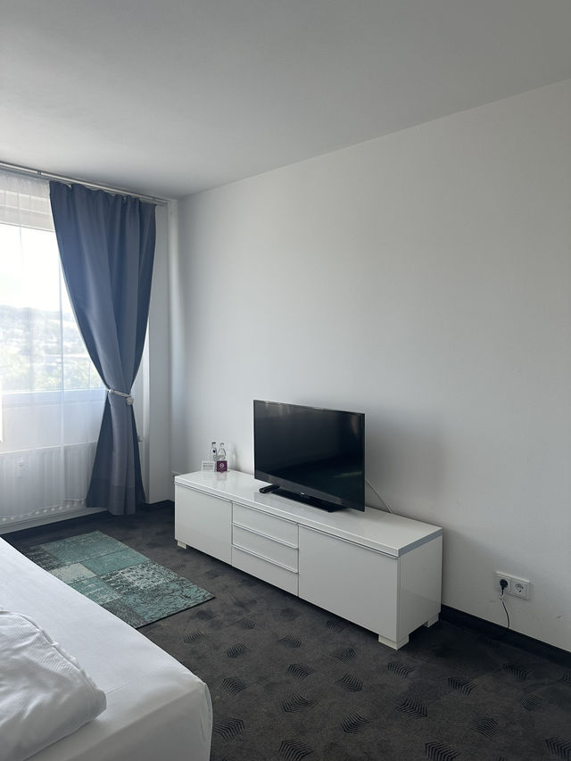 Spacious & Cozy Setting at FourSide Plaza
