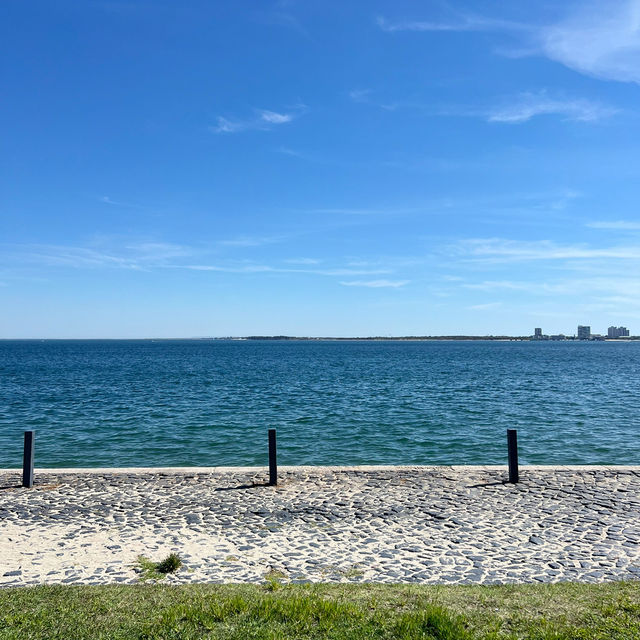 《葡萄牙旅行🇵🇹》沿着海邊散步，遠望大西洋