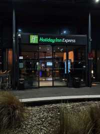 Convenient Comfort at Holiday Express, Paris T2