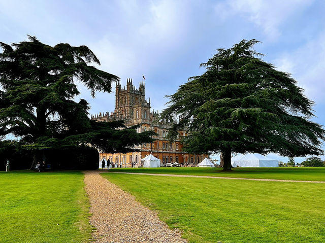 🏰✨ A Must for Downton Abbey Fans! 🎩🌸