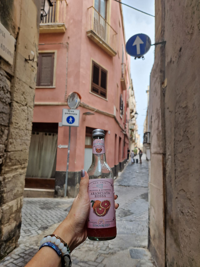 This gorgeous town is just 1 hour from Catania — and feels like a dream🇮🇹