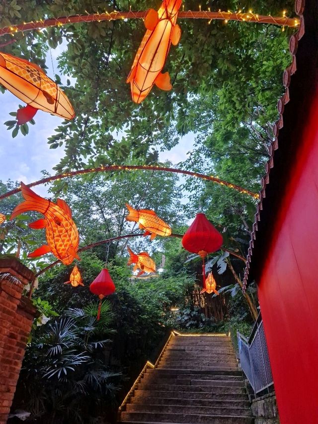 Where time slows down in Chongqing: Explore Longmenhao Old Street