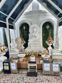 🚀 Bangkok in a Flash: From Temples to Glass Skywalks—April Adventure Unleashed 🛕🍜