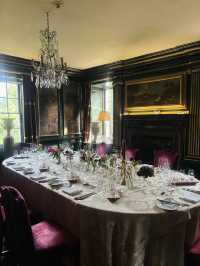 More than 300 years old historic, old-style English 5star hotel in Edinburgh 