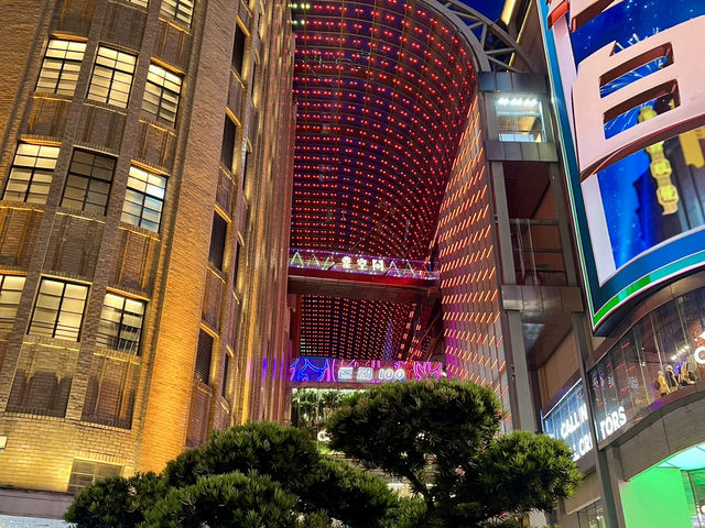The Bund and Nanjing Road Pedestrian Street, Shanghai
