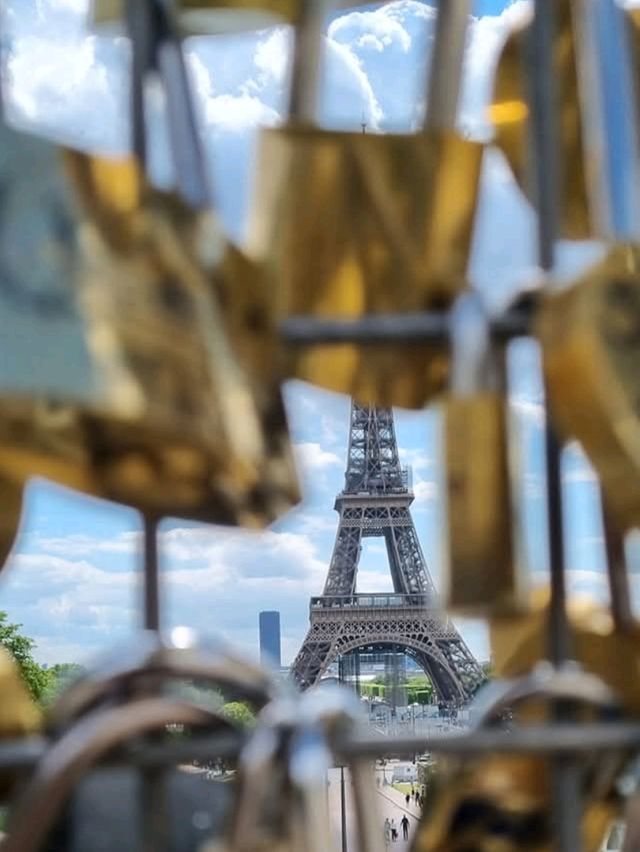 Cozy yet spooky in Paris 💫 Cozy yet spooky in Paris 💫