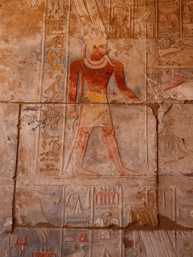 산과 사막이 펼쳐낸 왕들의 풍경 🏜