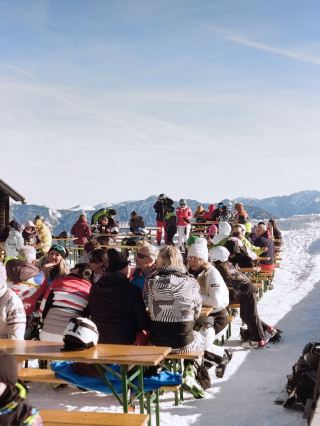🇦🇹 Visiting Hochkar offers mountains, skiing, and hiking. ⛷️🏔️