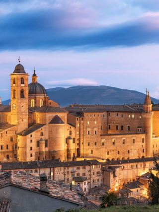 Booking the Middle Ages? Easy!