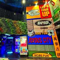 Enjoy weekend in Joyous City Dongmen