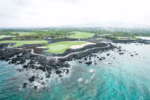 The coolest beach in the world - Punaluu Black Sand Beach