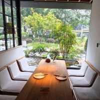 Warm Culinary Haven at Mama Kelly